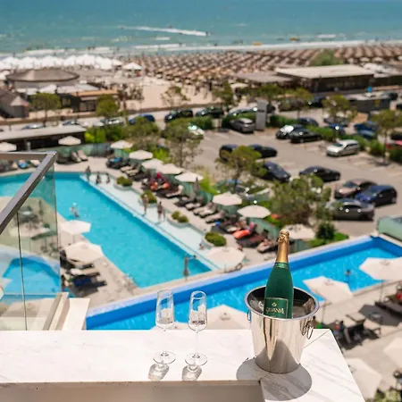 Moonstar In Infinity Pool&spa Апартаменты