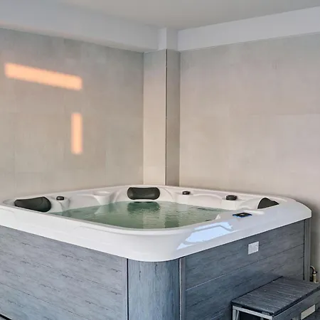 Апартаменты Moonstar In Infinity Pool&spa Мамая