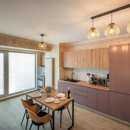 Moonstar In Infinity Pool&spa Apartment Mamaia