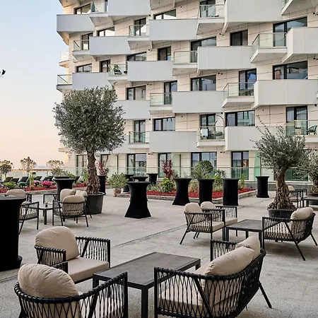 Moonstar In Infinity Pool&spa Apartment Mamaia